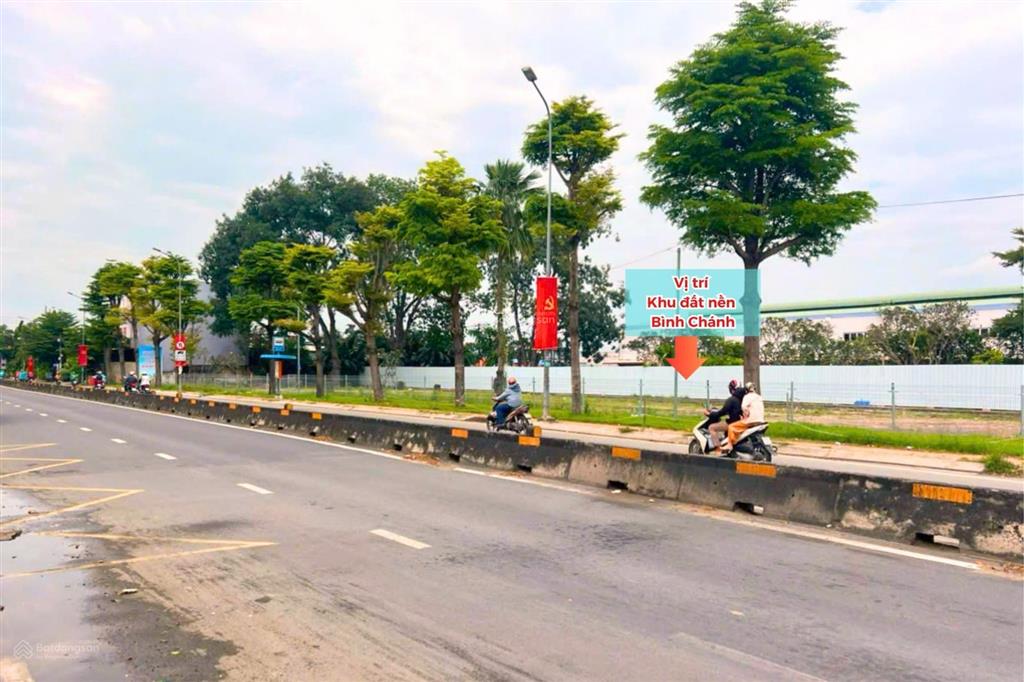 Bán đất mặt tiền đường nguyễn hữu trí, phía sau là chung cư singapore cao cấp.