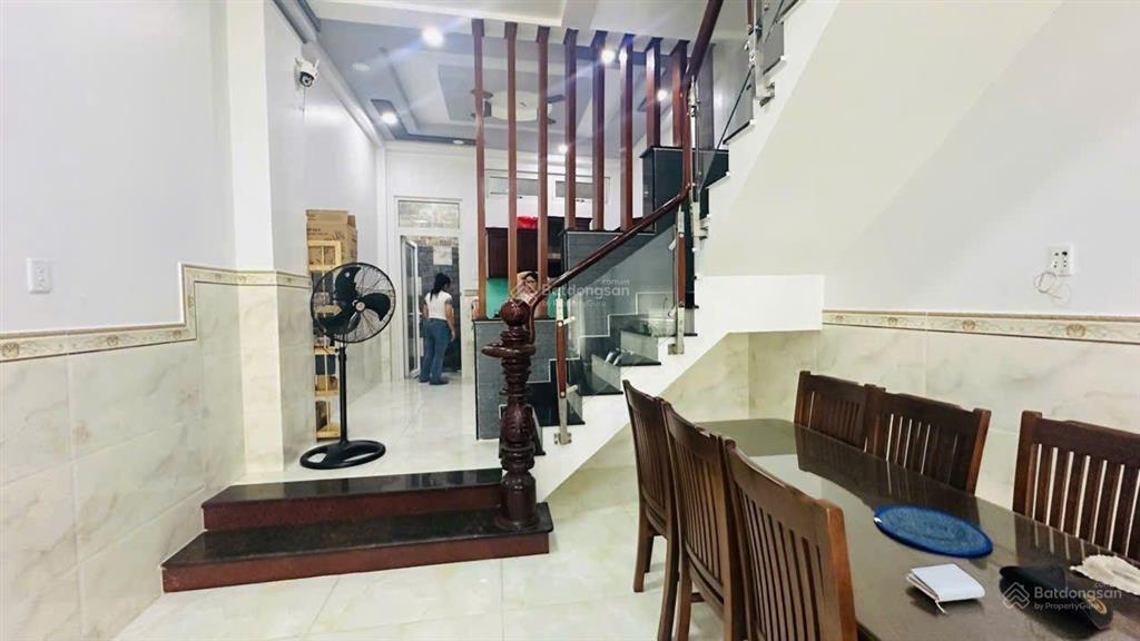 Bán nhà xã tân kiên, bình chánh. 4x14 nhà 1trệt 2lầu hẻm xe hơi 6m.