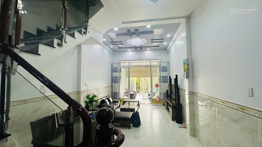 Bán nhà xã tân kiên, bình chánh. 4x14 nhà 1trệt 2lầu hẻm xe hơi 6m.