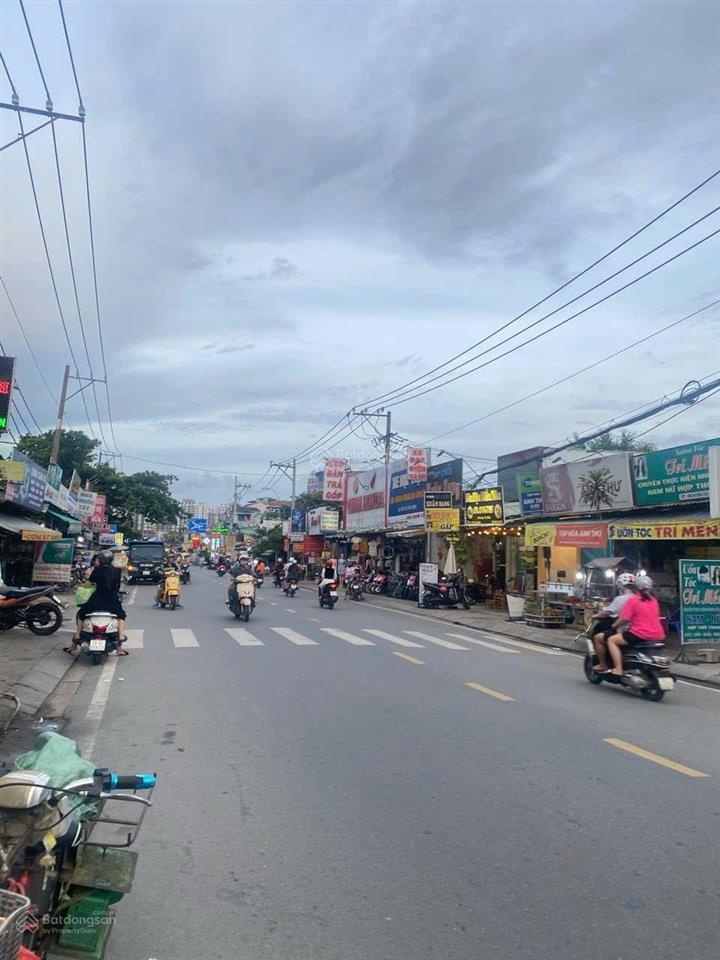 Bán nhà mặt tiền đường kho gạo.sát vòng xoay an lạc.
dt 5x28=143m full thổ cư, nhà 1trệt 1lửng.