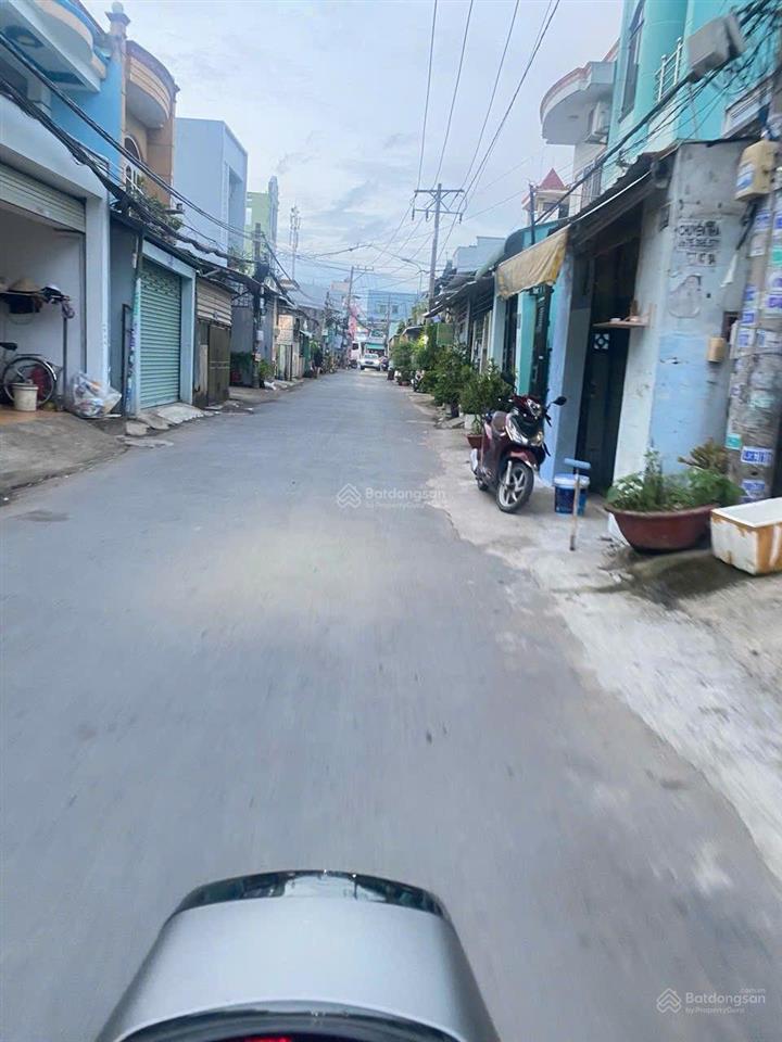 Bán nhà mặt tiền đường kho gạo.sát vòng xoay an lạc.
dt 5x28=143m full thổ cư, nhà 1trệt 1lửng.