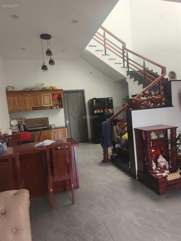 Bán nhà mới vào ở liền. dt 5,5x15=82,5m nhà 1 trệt 1 lầu.