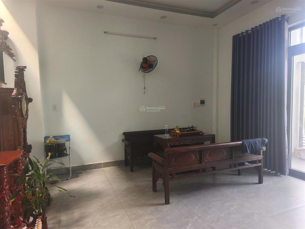 Bán nhà mới vào ở liền. dt 5,5x15=82,5m nhà 1 trệt 1 lầu.