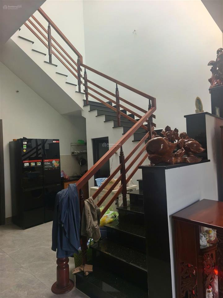 Bán nhà mới vào ở liền. dt 5,5x15=82,5m nhà 1 trệt 1 lầu.