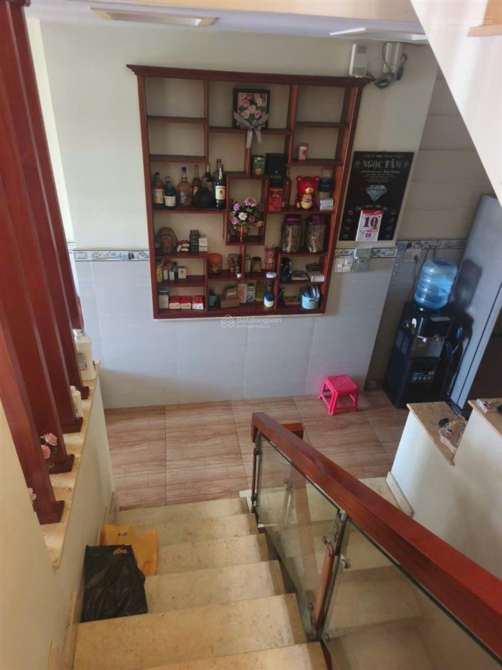 Bán nhà kdc hồ bắc. dt 5x20 nhà 3,5 tấm, shr, công chứng mua bán được liền.