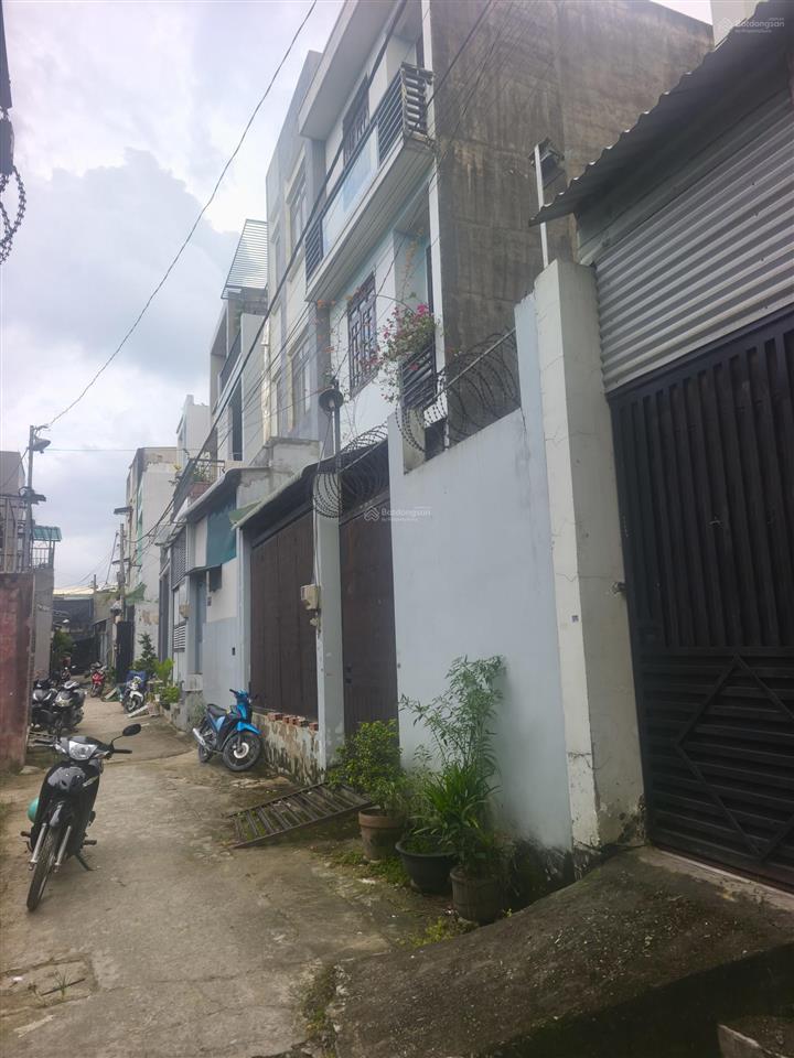 Bán dãy nhà trọ 12 phòng. dt 9x14, thu nhập 20 tr/tháng.
