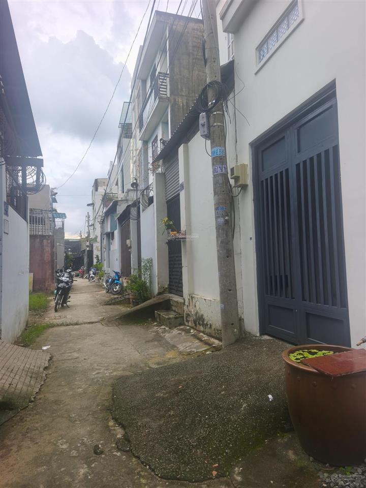 Bán dãy nhà trọ 12 phòng. dt 9x14, thu nhập 20 tr/tháng.