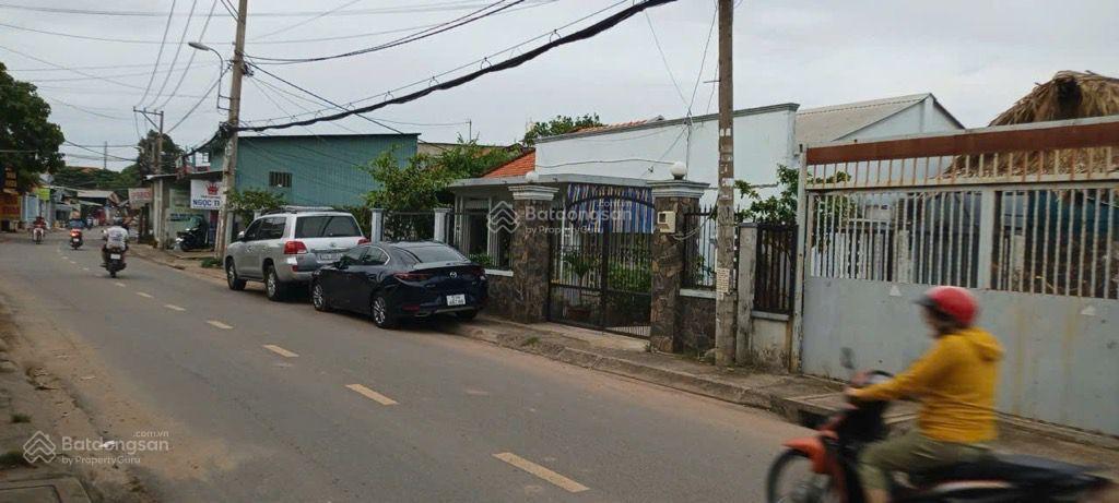 Bán đất mặt tiền 560m2 ngang 14m full thổ gấp bán giảm 4,5 tỷ