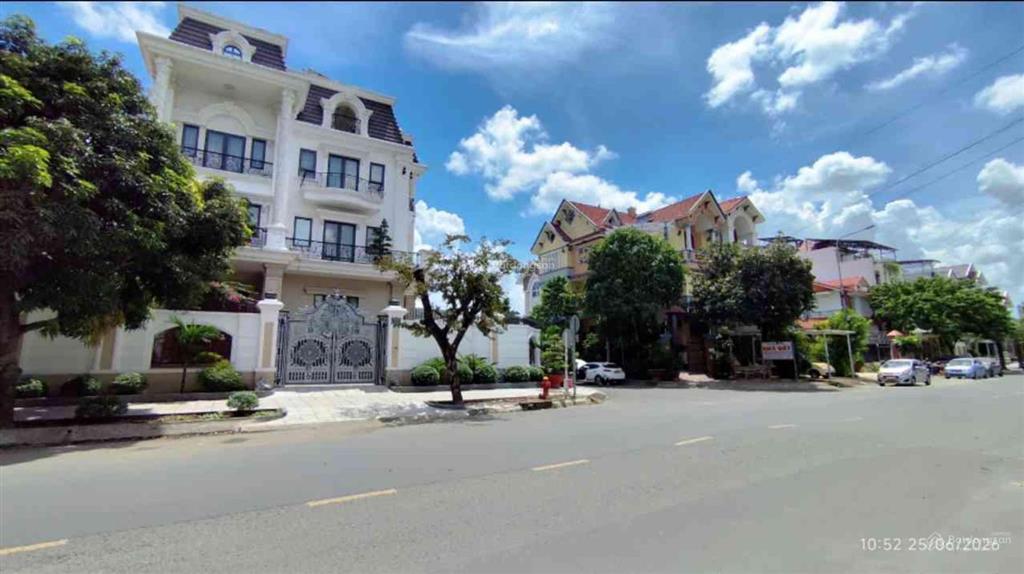 Biệt thự 260m2 góc 2 mặt tiền có thang máy kdc phú nhuậnlê thị riêngthới an, q12 giá nhỉnh 20 tỷ