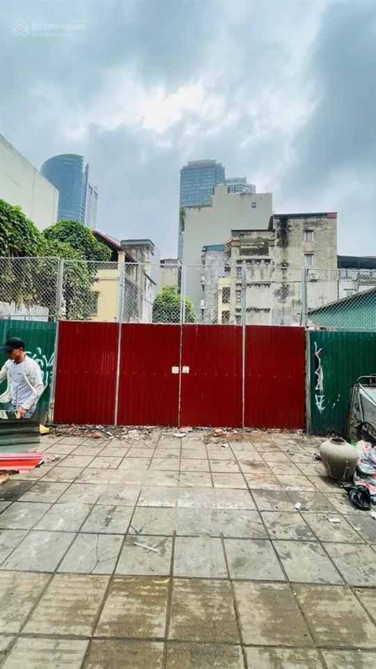 Mảnh đất vàng giá đầu tư 300m2 một mặt phố và 1 mặt ngõ, mặt tiền 13m phố nguyễn văn huyên,cầu giấy