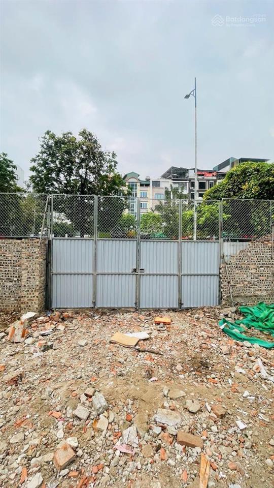 Mảnh đất vàng giá đầu tư 300m2 một mặt phố và 1 mặt ngõ, mặt tiền 13m phố nguyễn văn huyên,cầu giấy