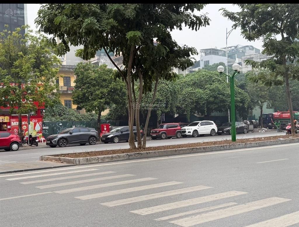 Mảnh đất vàng giá đầu tư 300m2 một mặt phố và 1 mặt ngõ, mặt tiền 13m phố nguyễn văn huyên,cầu giấy