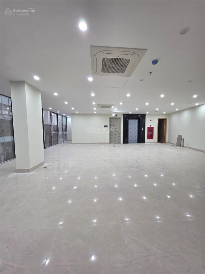 Cực kỳ hiếm tòa văn phòng 120m2 mặt tiền 12m xây 10 tầng phố lê văn lương quận thanh xuân