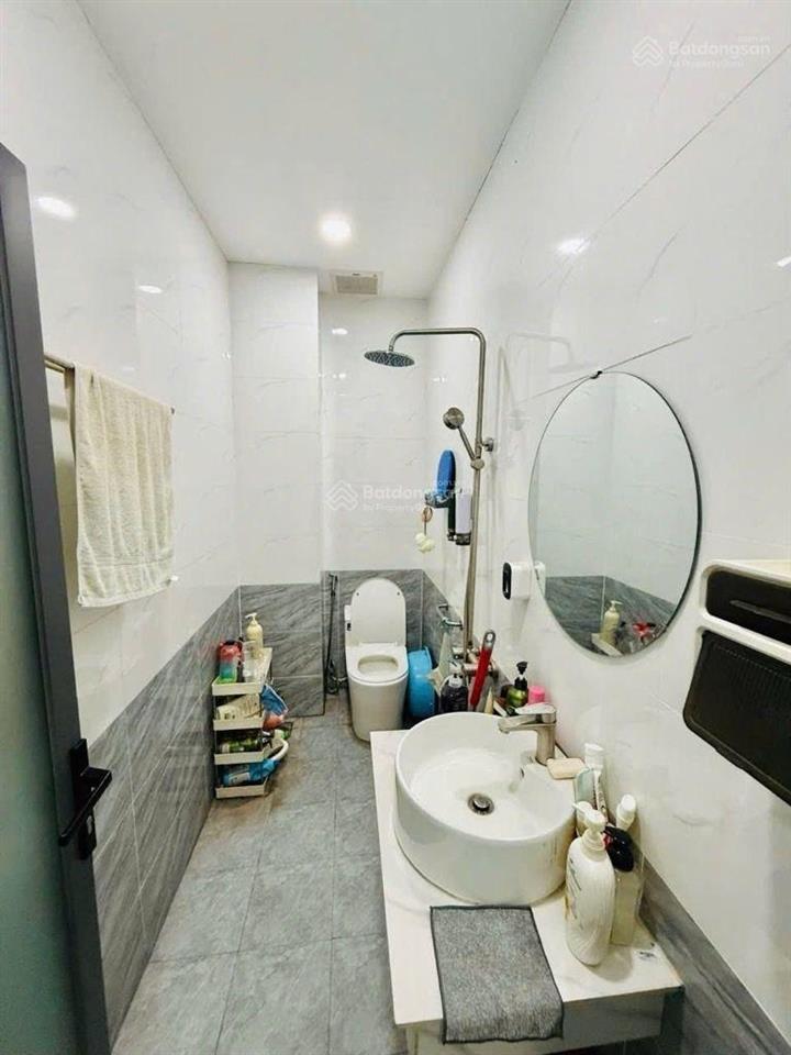 Mặt tiền đường lý thánh tông tô hiệu xe hơi ngũ trong nhà ngang 5 rộng thoáng