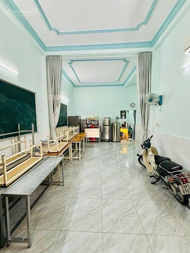 Mặt tiền đường lý thánh tông tô hiệu xe hơi ngũ trong nhà ngang 5 rộng thoáng