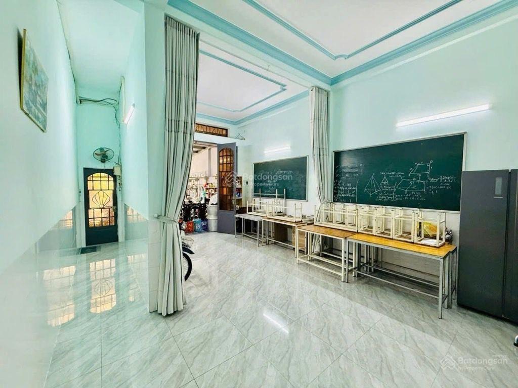 Mặt tiền đường lý thánh tông tô hiệu xe hơi ngũ trong nhà ngang 5 rộng thoáng