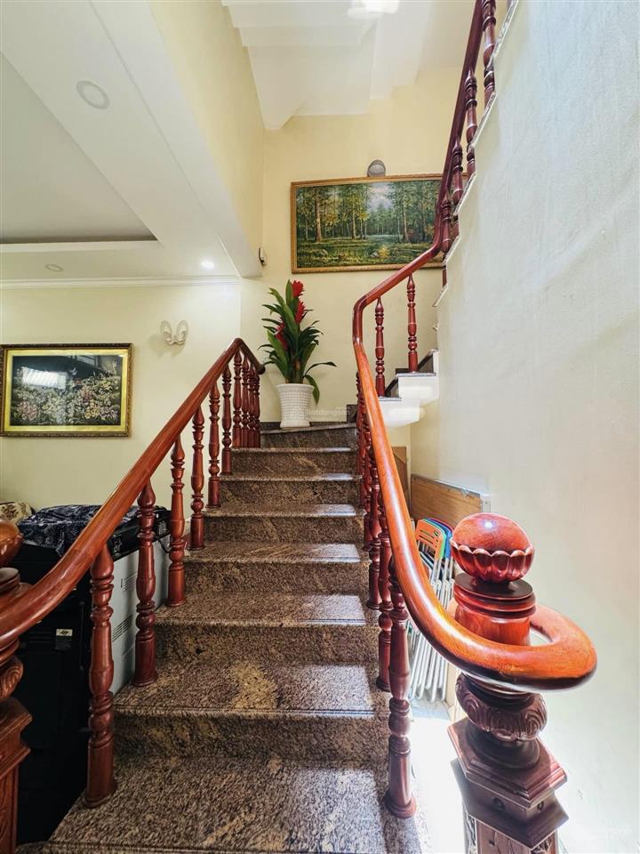 Hẻm xe hơi đỗ cửa phạm văn bạch