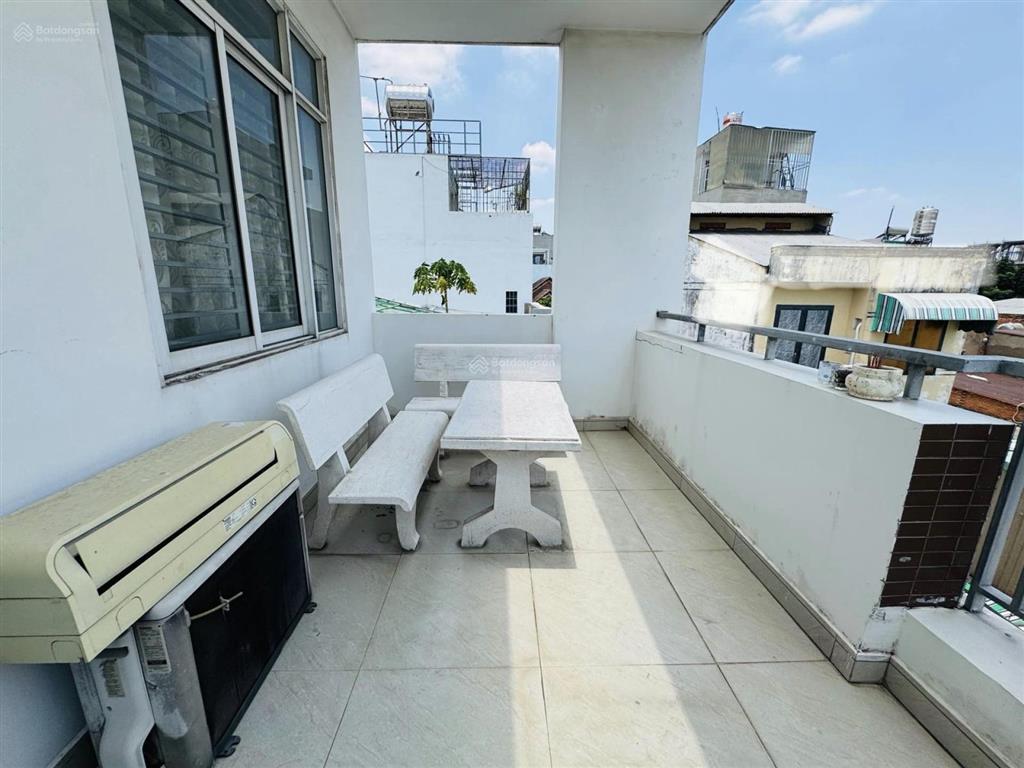 Hẻm xe hơi đỗ cửa phạm văn bạch