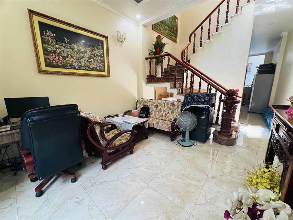 Hẻm xe hơi đỗ cửa phạm văn bạch