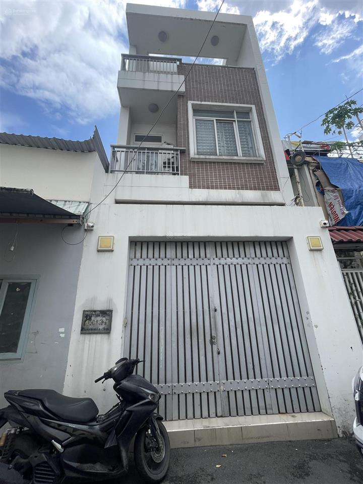 Hẻm xe hơi đỗ cửa phạm văn bạch