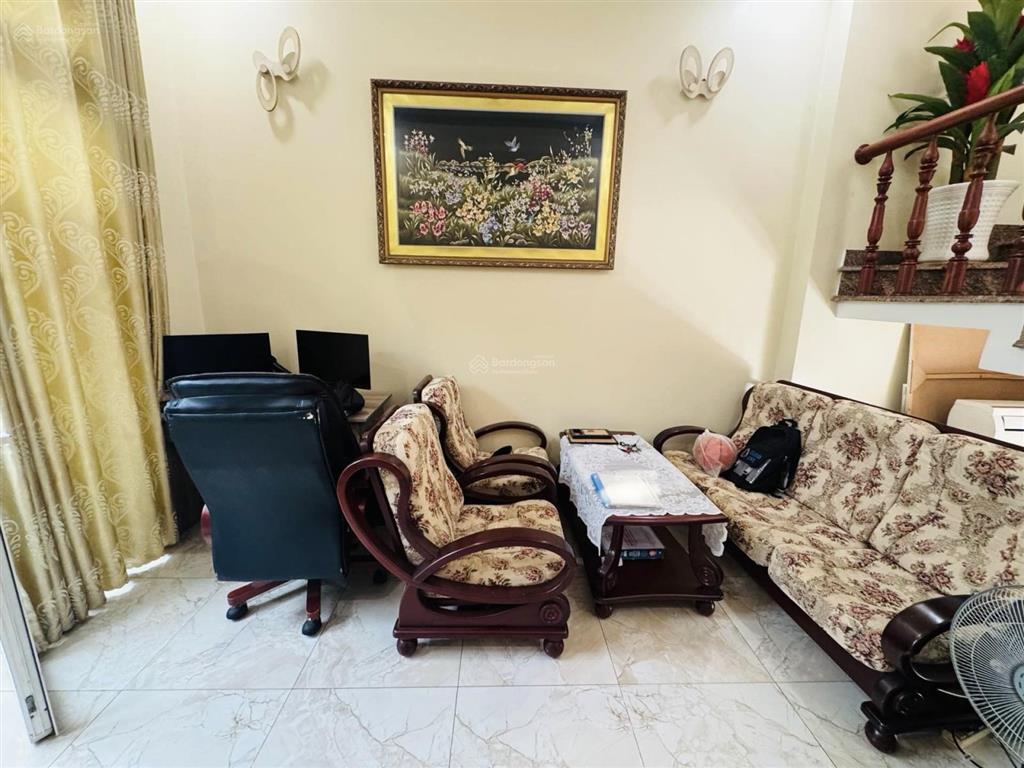 Hẻm xe hơi đỗ cửa phạm văn bạch