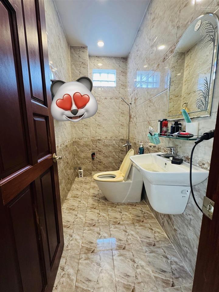 Hẻm xe hơi đỗ cửa phạm văn bạch