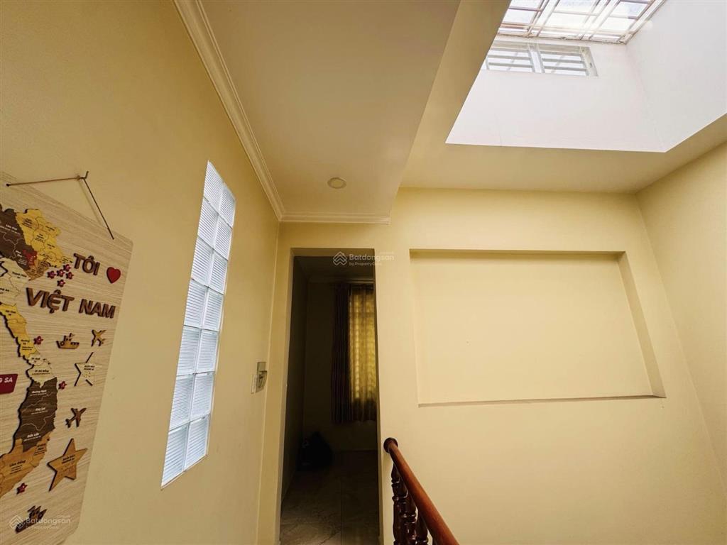 Hẻm xe hơi đỗ cửa phạm văn bạch