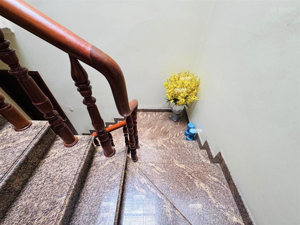 Hẻm xe hơi đỗ cửa phạm văn bạch