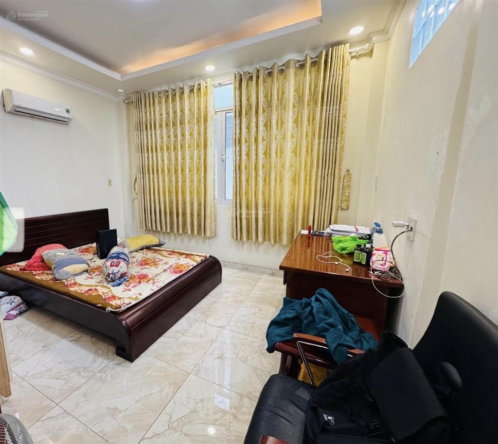 Hẻm xe hơi đỗ cửa phạm văn bạch