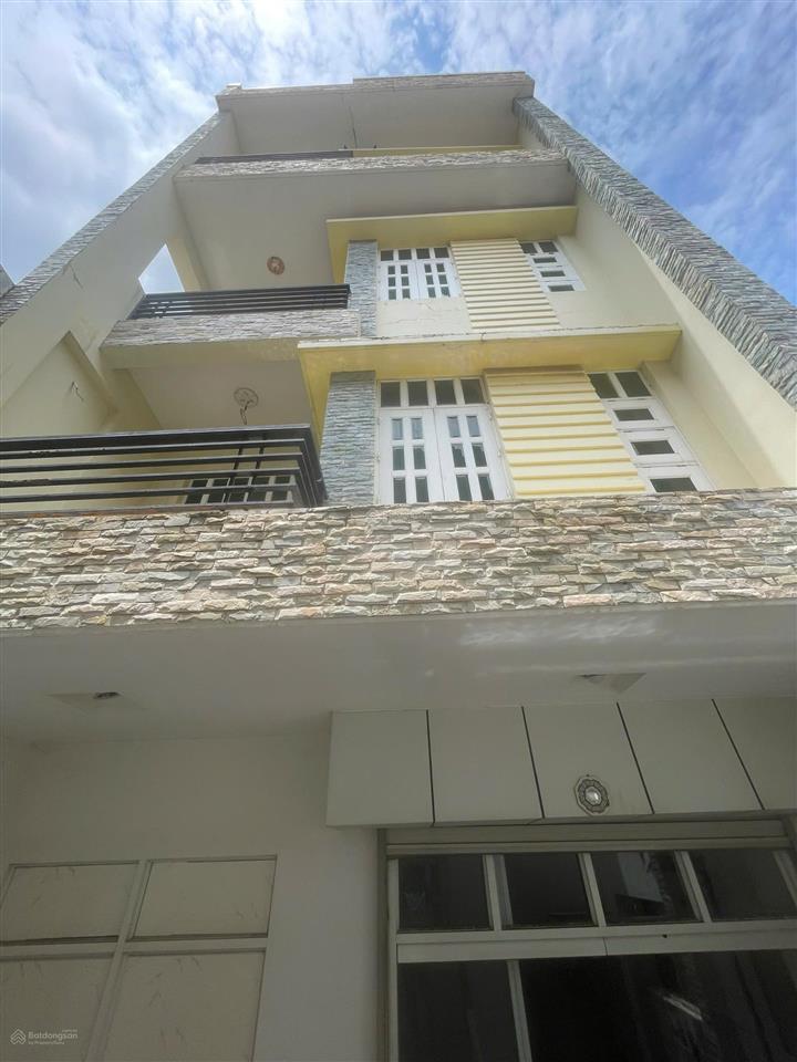 Cho thuê nhà 5 tầng mặt tiền đường 30/4 p. 11, tp. vũng tàu  giá chỉ 20tr/tháng