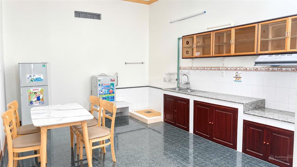 Cho thuê nhà 2 tầng  hẻm ô tô  đ. bình giã  p. 8  giá chỉ 8,5tr/tháng