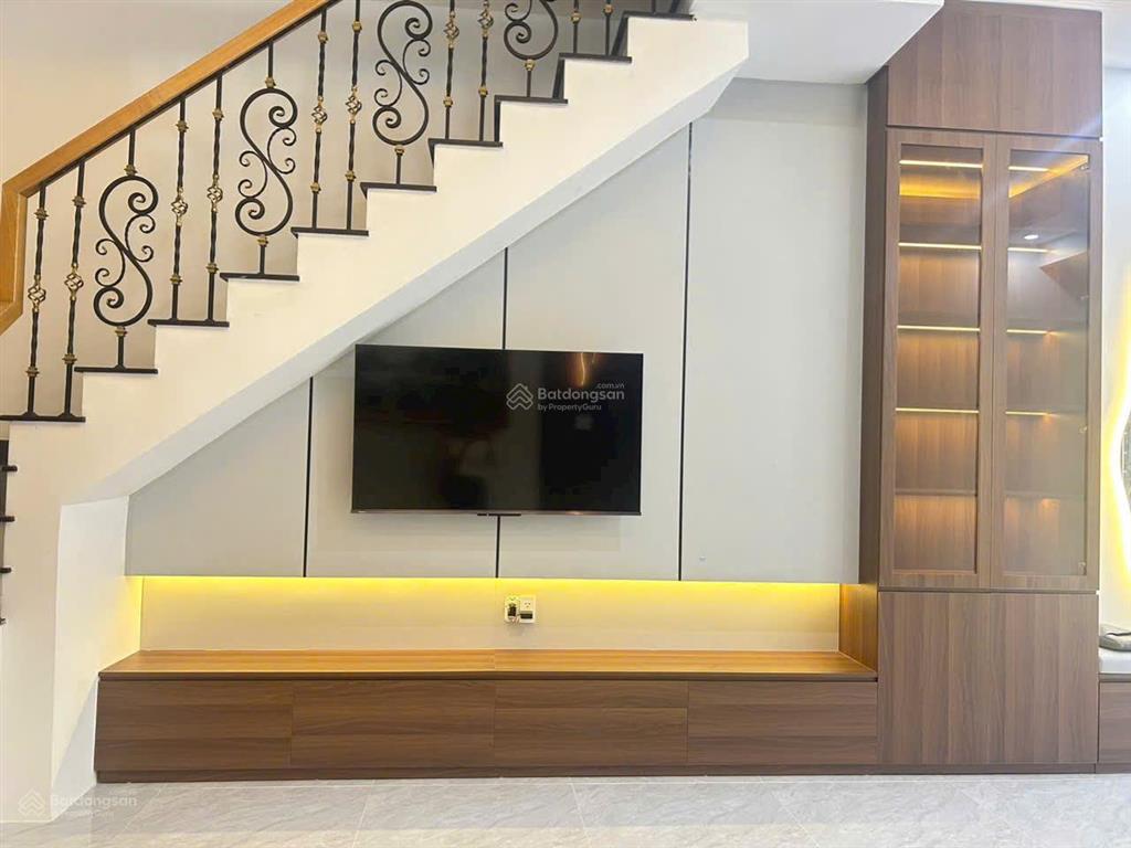 Cho thuê nhà mới 3 tầng  giá 12tr/tháng  full nội thất trần anh tông, vũng tàu