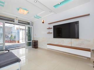 Cho thuê nhà đẹp, 3 tầng, 4 phòng ngủ, đường nguyễn trường tộ, cách biển 500m giá 15tr/tháng