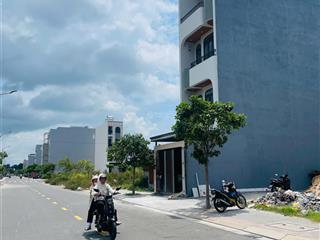 Bán đất tđc p. 10  block b  tb  79,2m2 (4,5x17,6)m  đường 13m  giá chỉ 6,9 tỷ