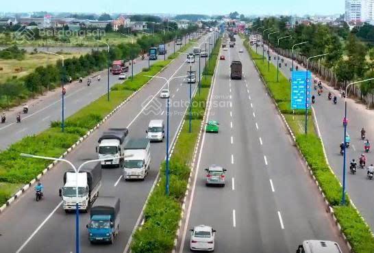 Ra gấp lô đất ngay lê duẩn, long thành giá 1 tỷ 2 còn tl, có shr, 100m2