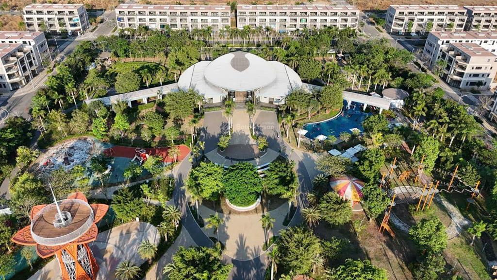 Ra gấp lô đất đối diện công viên trong khu gem skyworld, giá 1 tỉ 7, 100m2 có sổ, còn thương lượng