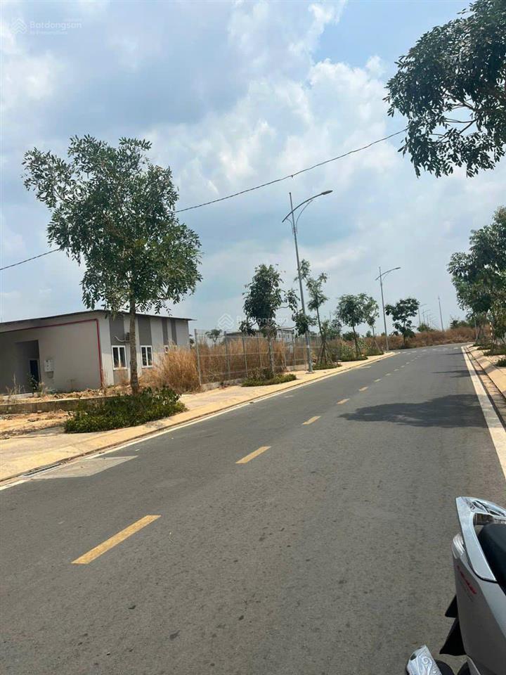 Ra gấp lô đất đối diện công viên trong khu gem skyworld, giá 1 tỉ 7, 100m2 có sổ, còn thương lượng