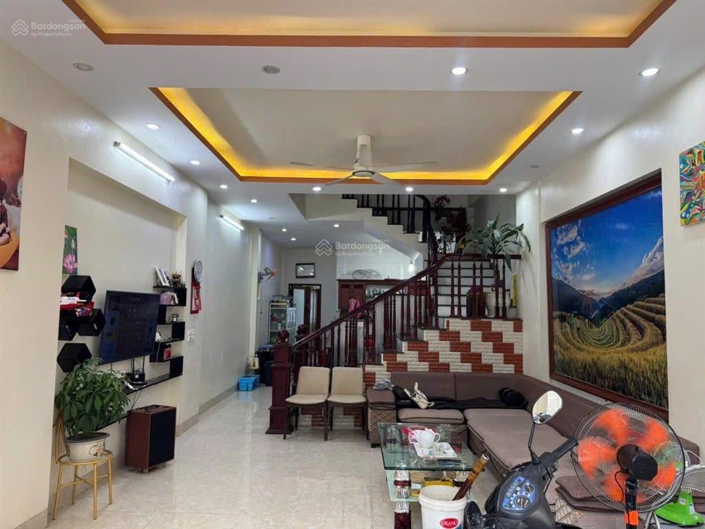 Chủ theo world cup ra gấp căn nhà bình chánh, giá 1tỉ2, dt 5x17, có shr