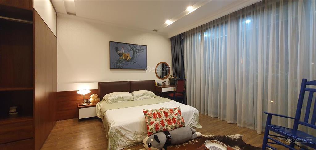 Bán nhà riêng tại hồng tiến, long biên 100m full nội thất gara ô chờ thang máy gần bv tâm anh.