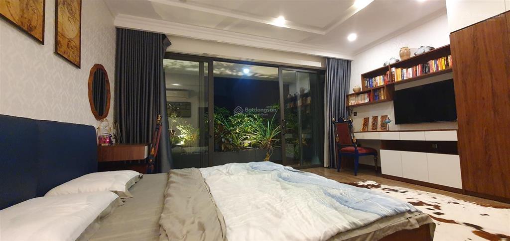 Bán nhà riêng tại hồng tiến, long biên 100m full nội thất gara ô chờ thang máy gần bv tâm anh.