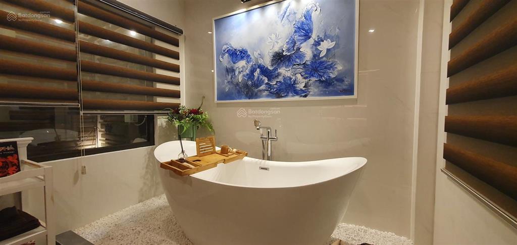 Bán nhà riêng tại hồng tiến, long biên 100m full nội thất gara ô chờ thang máy gần bv tâm anh.