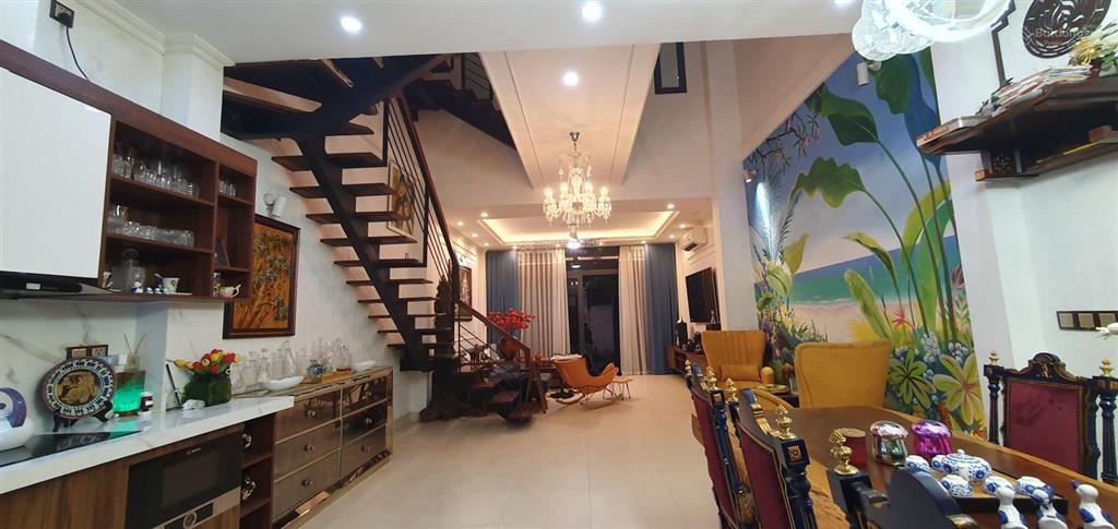 Bán nhà riêng tại hồng tiến, long biên 100m full nội thất gara ô chờ thang máy gần bv tâm anh.