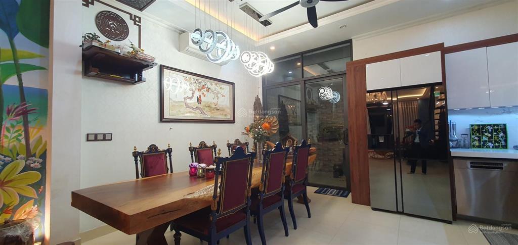 Bán nhà riêng tại hồng tiến, long biên 100m full nội thất gara ô chờ thang máy gần bv tâm anh.