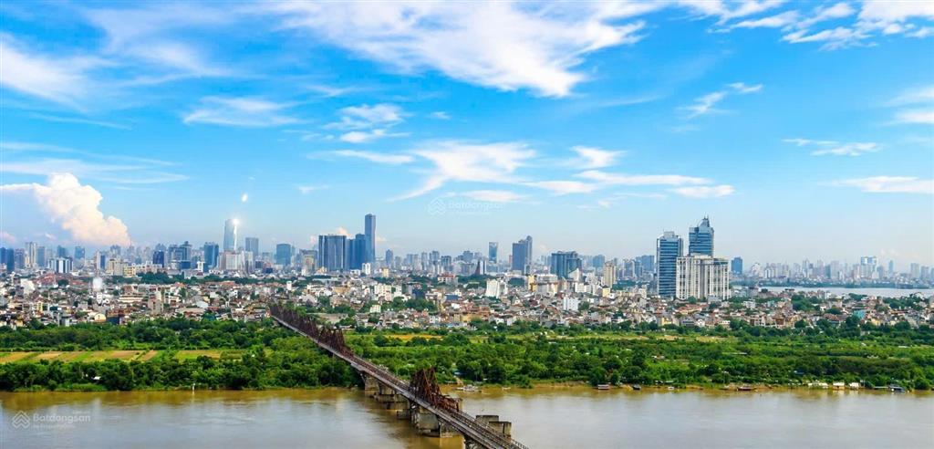 Cần bán căn 115m 3 phòng ngủ tại mipec long biên tầng cao view sông hồng full nội thất giá 14.2 tỷ.