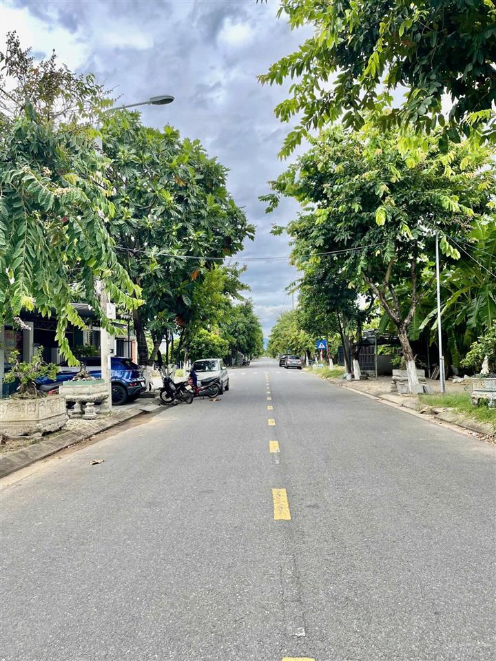 Bán đất mt đường nguyễn mậu tài, hòa xuân, sát 2 tòa sun, giá 6.8 tỷ tl.  0373 469 ***