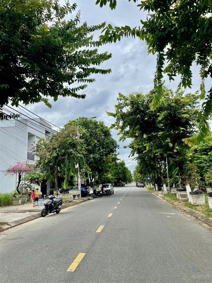 Bán đất mt đường nguyễn mậu tài, hòa xuân, sát 2 tòa sun, giá 6.8 tỷ tl.  0373 469 ***