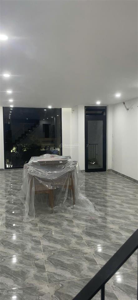 Cho thuê nhà 2 tầng mt đường lê duẩn (vị trí kinh doanh) trống suốt 2 tầng giá 20tr/tháng