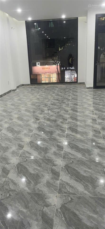 Cho thuê nhà 2 tầng mt đường lê duẩn (vị trí kinh doanh) trống suốt 2 tầng giá 20tr/tháng