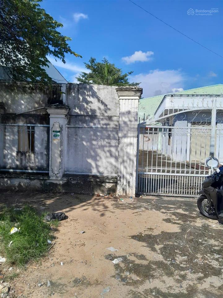 Bán đất kèm nhà mặt tiền trần hưng đạo, bình đức  long xuyên, diện tích lớn, vị trí đẹp