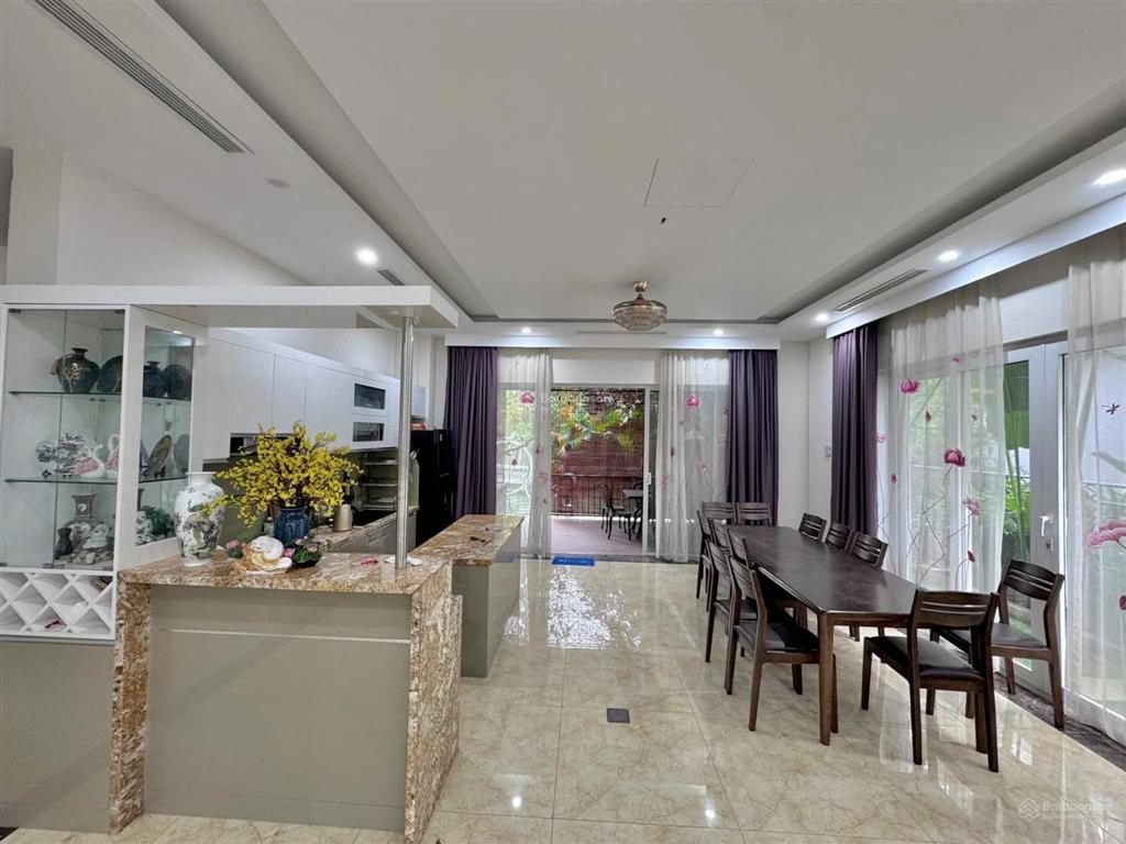 Bán biệt thự dòng tiền, lô góc, 2 mặt phố văn quán hà đông dt 250m, mt 10m giá 50tỷ( thương lượng).